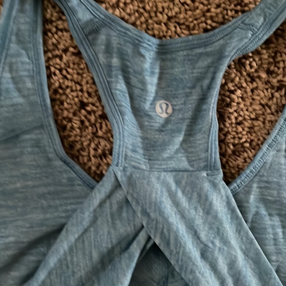 Lululemon tank top size 8 - Picture 3 of 3